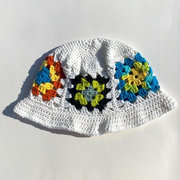 Crochet bucket hat - Picture 5 of 5